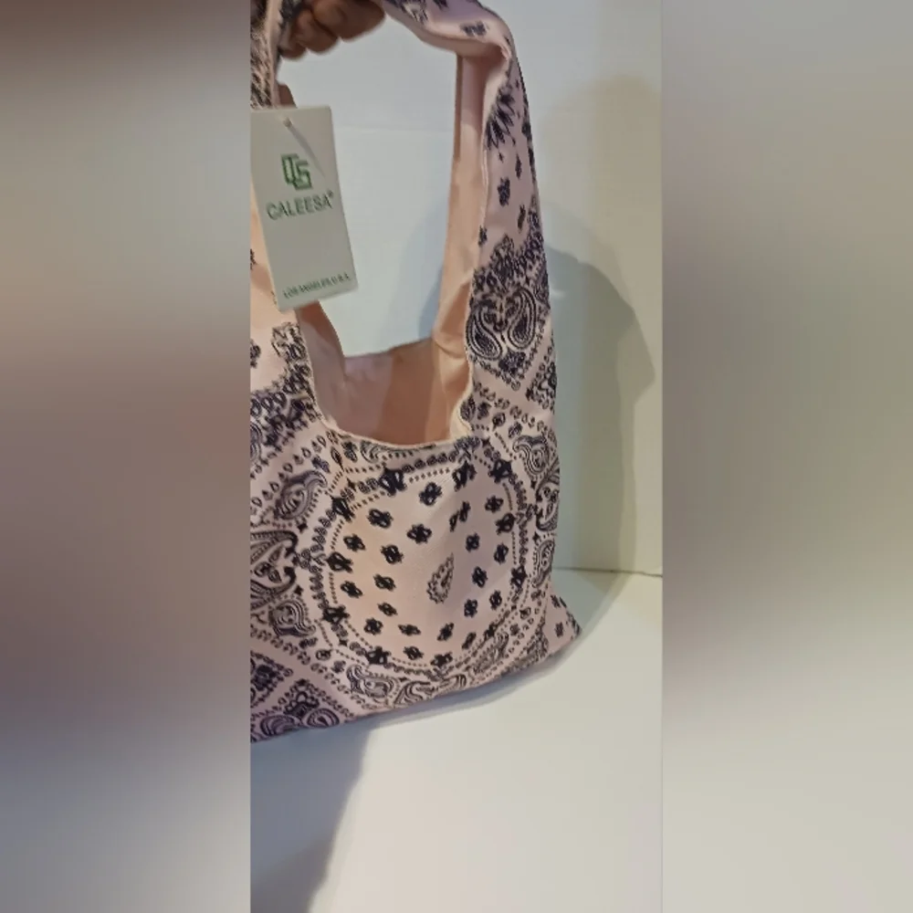CALEESA PINK‎ HANKERCHIEF PRINT TOTE BAG NWT